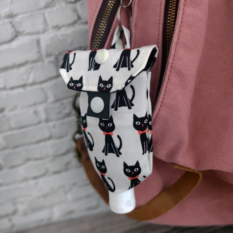 handgel-desinfektionsmittel-tasche-anhaenger-karabiner-katzen-schwarz-weiß