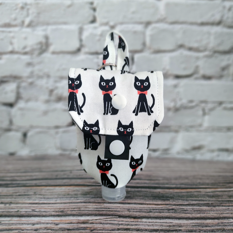 handgel-desinfektionsmittel-tasche-anhaenger-karabiner-katzen-schwarz-weiß