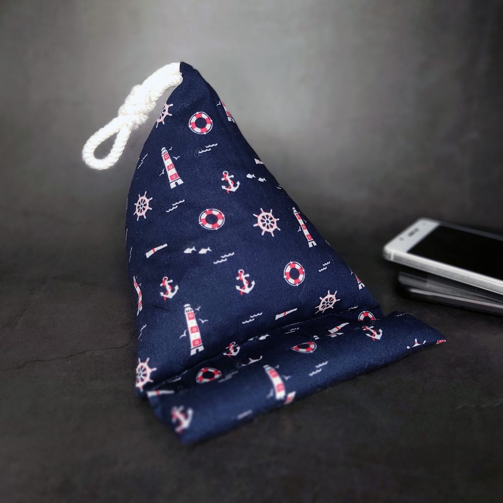 Handykissen | Leuchtturm – maritim | Smartphone Lesekissen mit Makramee Schlaufe